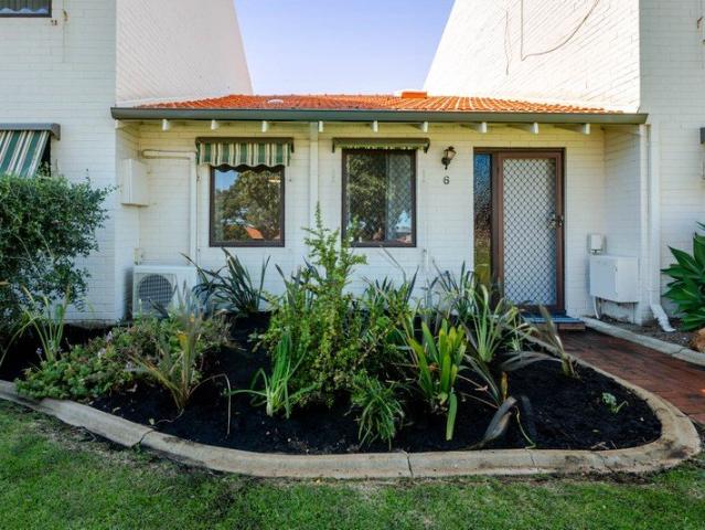 CHARMING 2 BEDROOM UNIT IN PRIME LOCATION