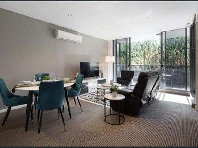 Charming 2 Bedroom Unit in Prime Southport Location