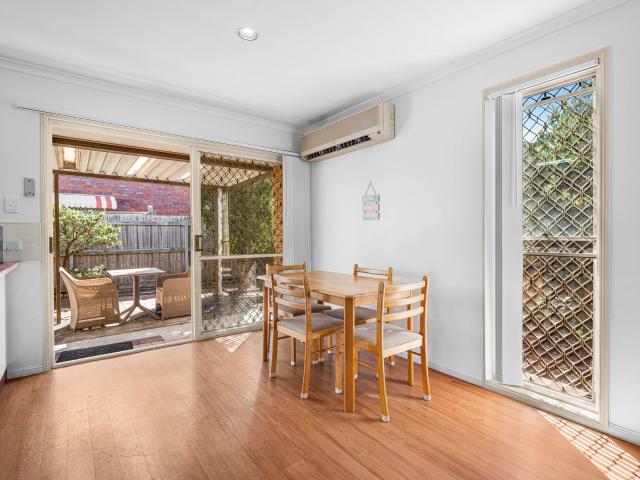 Charming 2 Bedroom Villa, Unbeatable Location & Value!