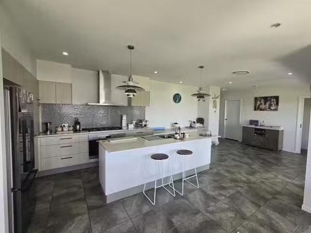 Rental! 2 Blackbraes Court, New Auckland, QLD 4680