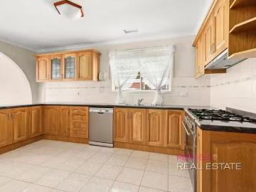 Just in! 2 Bordeaux Street, Avondale Heights VIC 3034