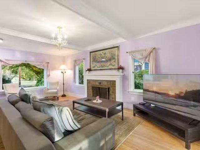 Deal! 2 BR Collingwood Street
