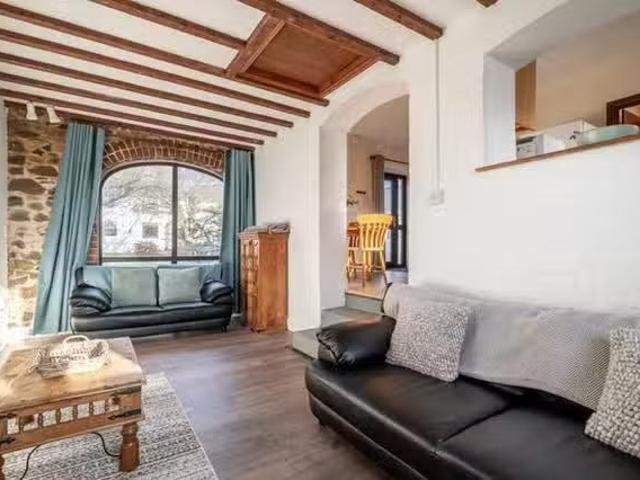 Charming 2 BR Farmhouse