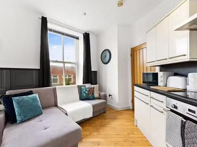 For Rent! 2 BR Wellington Road