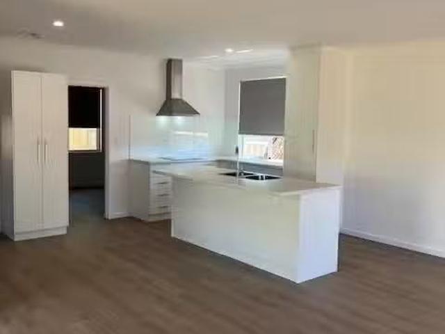 Nice 2 BR 143 Parmelia Avenue, PARMELIA, WA 6167 House for R.