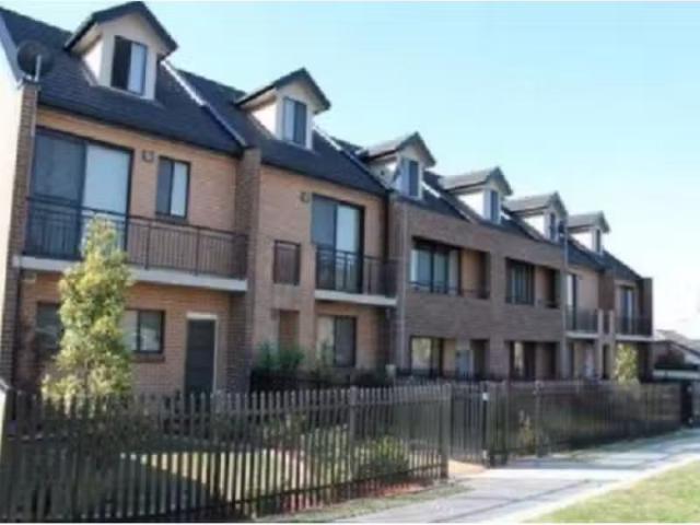 Charming 2 BR 14/27 31 Cleone Street, Guildford Townhouse for.