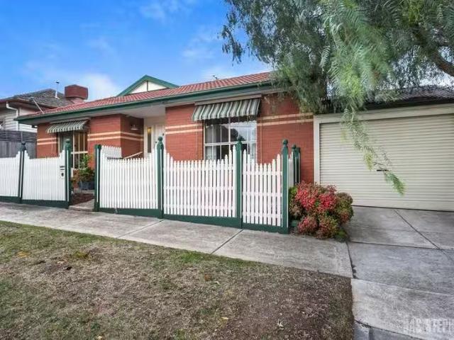 Cozy 2 BR 147A Severn Street, Yarraville, VIC 3013