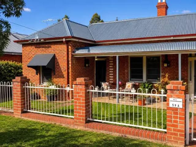Cozy 2 BR 1/59A Rawson Avenue, TAMWORTH Apartment for rent Li.