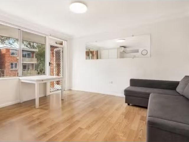 For Rent! 2 BR 16/12 Evans Avenue, Eastlakes Apartment for ren.