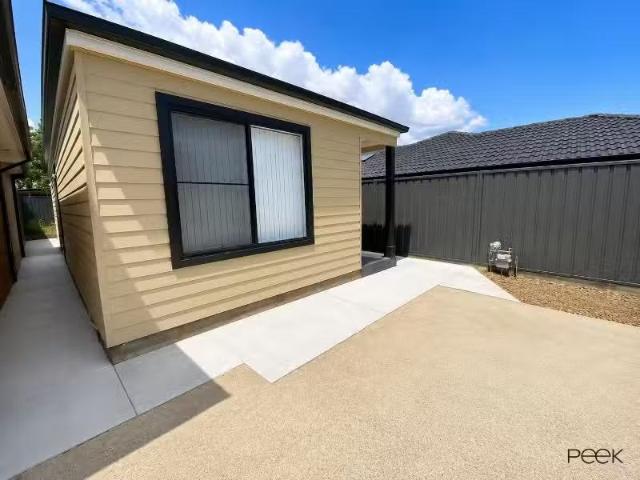 Cozy 2 BR 16A Callisto Drive, CRANEBROOK Apartment for rent L.