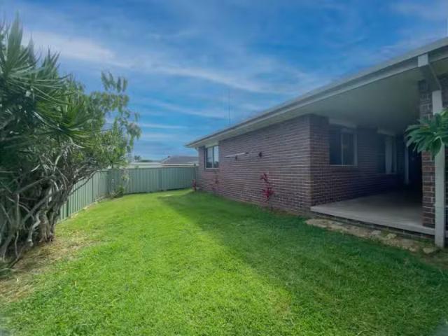 Deal! 2 BR 16a Royal Palm Drive, SAWTELL Apartment for rent L.