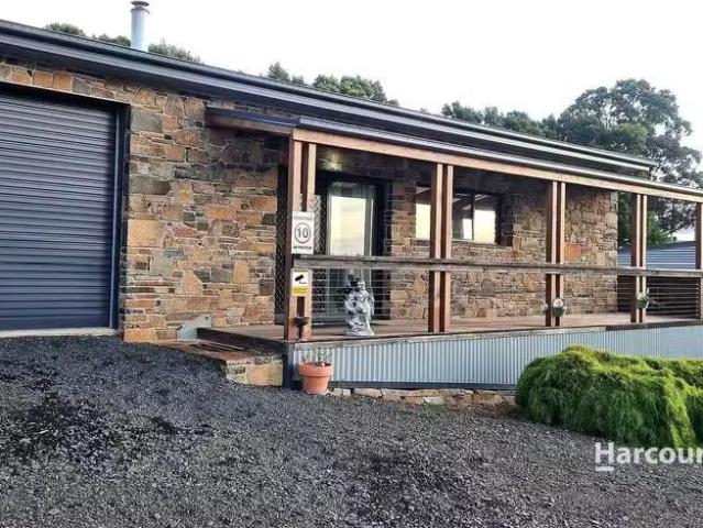 Charming 2 BR 173B Pine Road, PENGUIN, TAS 7316 House for Rent
