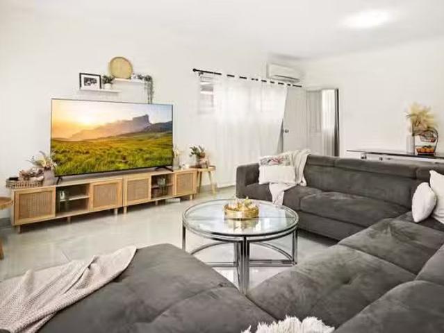 Just in! 2 BR 17a Doonside Road, DOONSIDE, NSW 2767 Other fo.