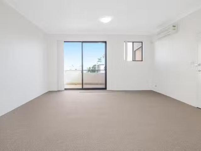 For Rent! 2 BR 18/16 24 Lydbrook Street, Westmead, NSW 2145