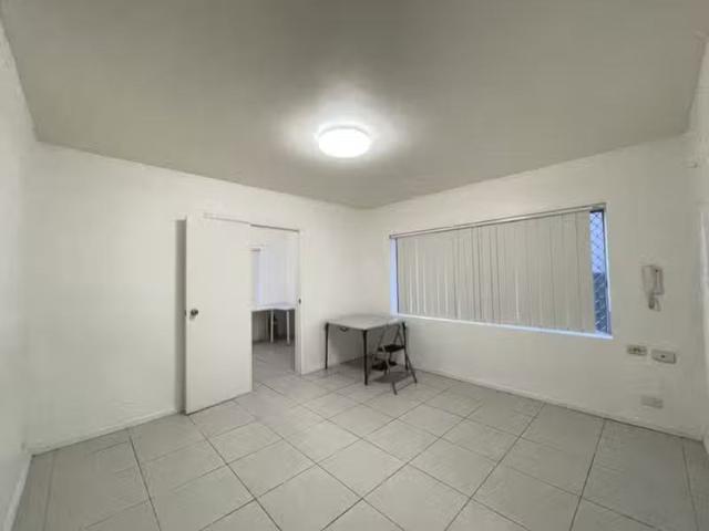 Cozy 2 BR 1/8 Brittain Crescent, Hillsdale, NSW 2036 Apartme.