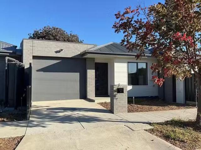 Cozy 2 BR 18 Pearce Street, Shepparton, VIC 3630