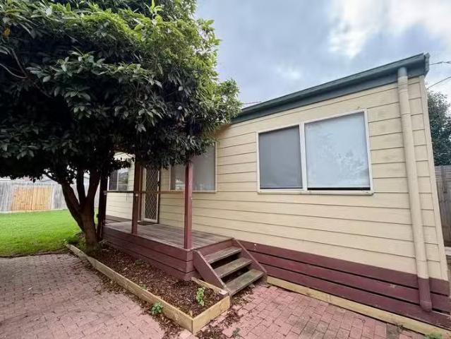 Rental! 2 BR 18A Sladen Street, Hamlyn Heights, VIC 3215 Hou.