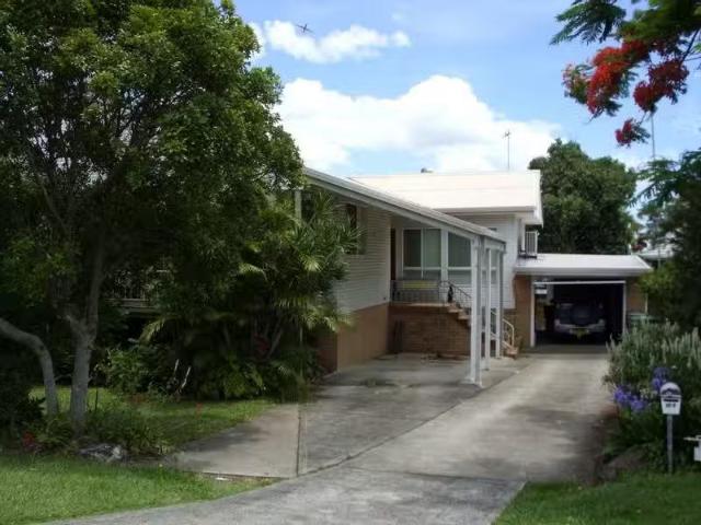 Just in! 2 BR 19 Oyster Point Road, BANORA POINT Townhouse for.