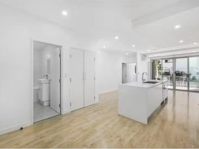 Cheap 2 BR 102/41 45 Mindarie Street, Lane Cove North Apartmen.