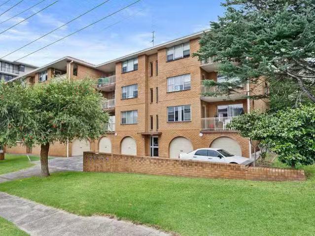 Nice 2 BR 10/39 Campbell Street, Wollongong, NSW 2500