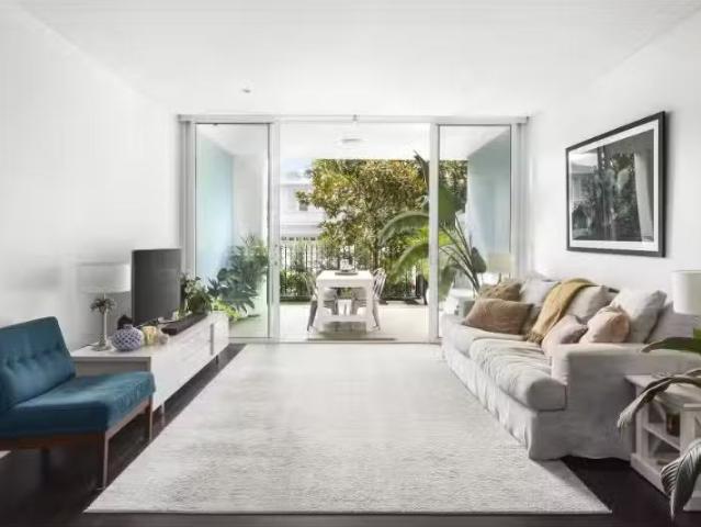 Cheap 2 BR 104/68 Peninsula Drive, Breakfast Point Apartment f.
