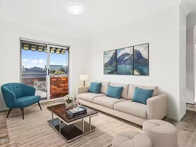 Cheap 2 BR 10/4 Macintosh Street, Mascot, NSW 2020
