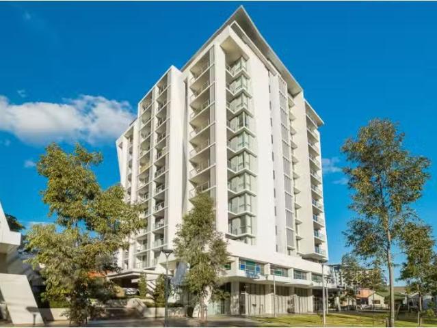 Nice 2 BR 1056/111 High St, Mascot Apartment for rent Listed.