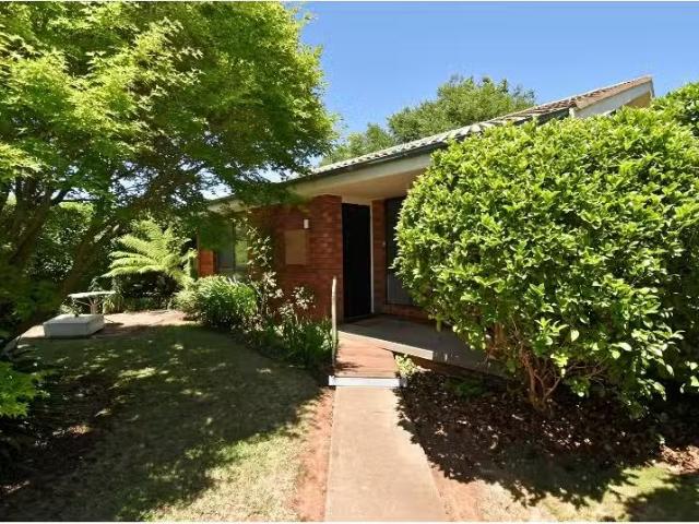 Charming 2 BR 1/10 March Street, Orange Apartment for rent Li.