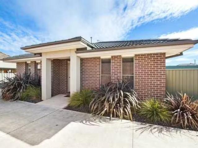 Cozy 2 BR 1/1416a Gregory Street, Lake Wendouree VIC 3350 Ho.