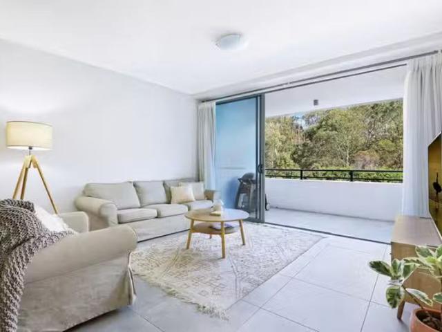 Nice 2 BR 1217/397 Christine Avenue, Varsity Lakes, QLD 4227.