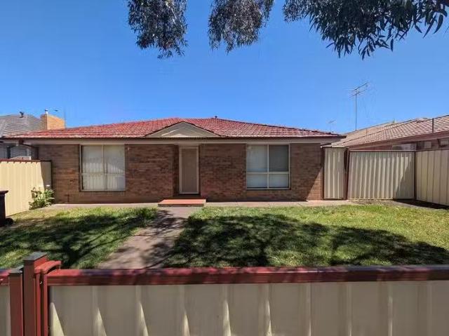 Nice 2 BR 1/21 Joffre Road, Pascoe Vale, VIC 3044
