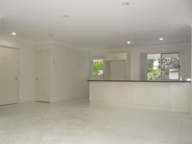 Nice 2 BR 122b Hyde Rd, YERONGA, QLD 4104 House for Rent
