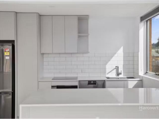 Charming 2 BR 12/5 Stowell Avenue, BATTERY POINT Apartment for.