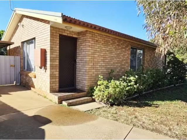 Charming 2 BR 1/2 Douglas Mawson Road, Dubbo Townhouse for ren.