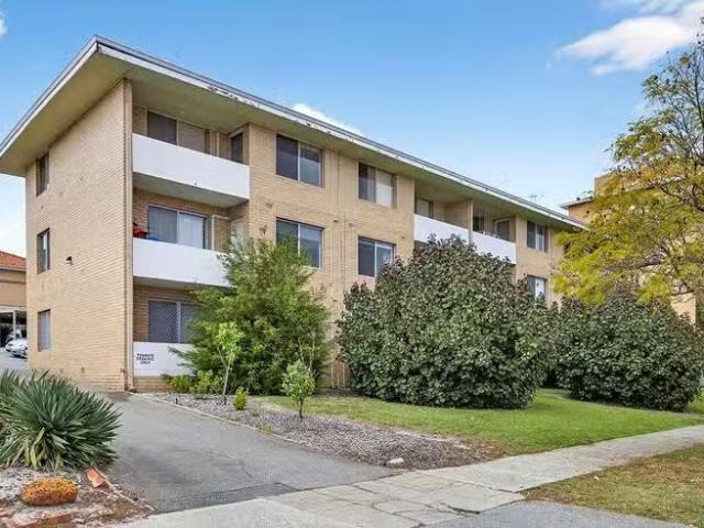 Cozy 2 BR 13/44 Mcmaster Street, Victoria Park, WA 6100