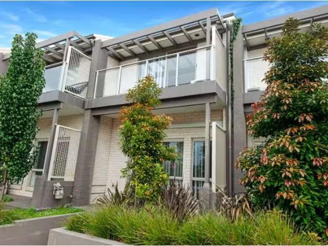 Nice 2 BR 13/80 Goodwins Road, Morisset Townhouse for rent Li.