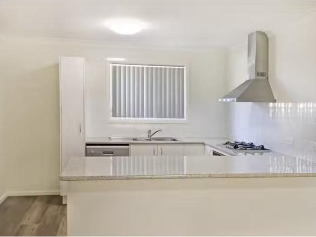 Just in! 2 BR 2/41 Third Ave, Narromine Apartment for rent Li.