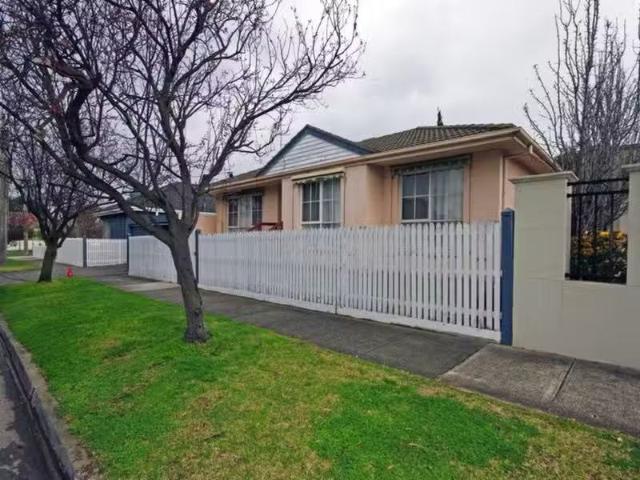 Rental! 2 BR 2/53 Hall Street, Mc Kinnon VIC 3204 Unit For L.