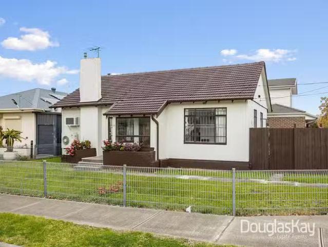 Cozy 2 BR 25 Hampden Street, Braybrook, VIC 3019