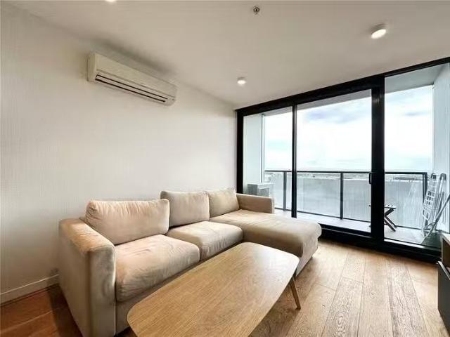 Unique 2 BR 2603/33 Mackenzie Street, Melbourne, VIC 3000