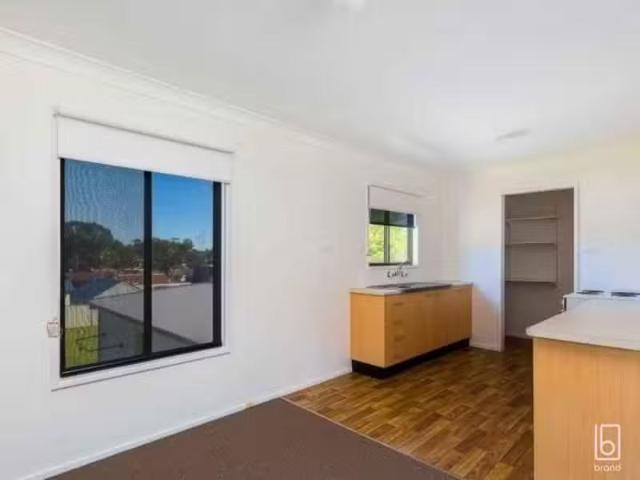 Unique 2 BR 26 Campbell Parade, MANNERING PARK House for rent.