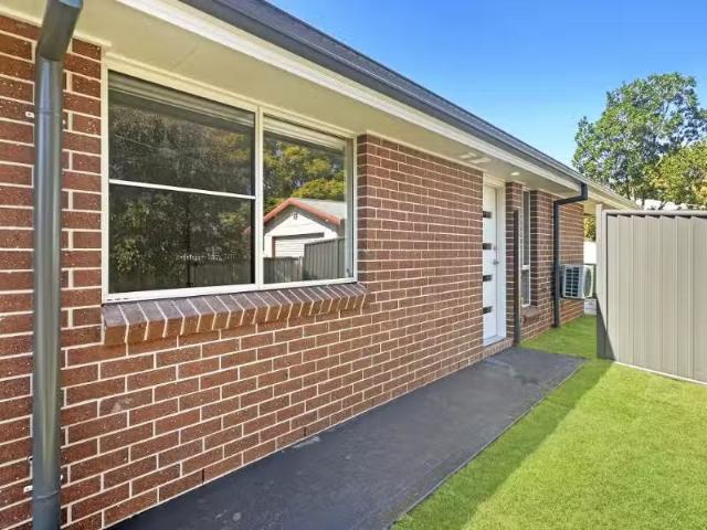 Deal! 2 BR 2/79 Stock Road, Gunnedah Apartment for rent Liste.