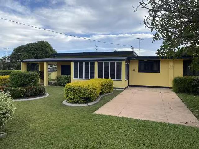 Nice 2 BR 27 Owen Jenkins Drive, Sarina Beach, QLD 4737