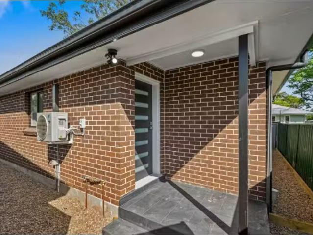 Charming 2 BR 27A Feramin Avenue, Whalan House for rent Liste.