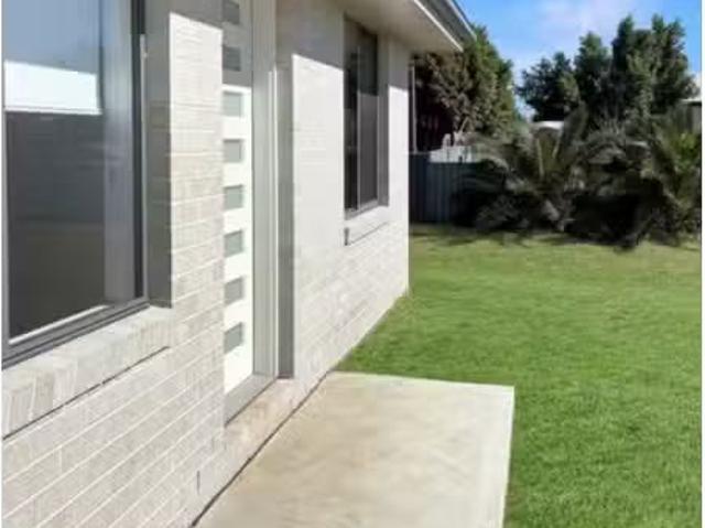 Charming 2 BR 2/8 Miller Close, Narrabri Apartment for rent L.