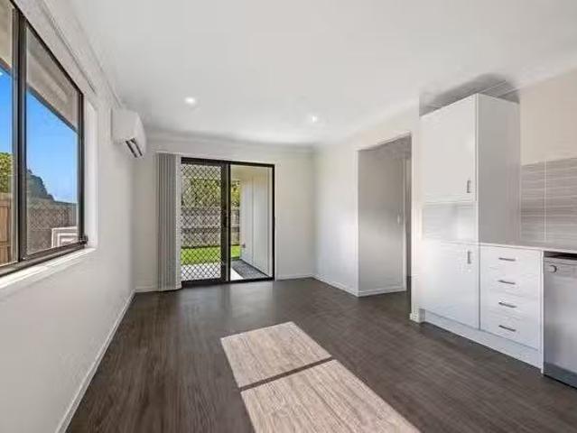 Rental! 2 BR 2/8 Fanflower Street, LOGAN RESERVE, QLD 4133 D.