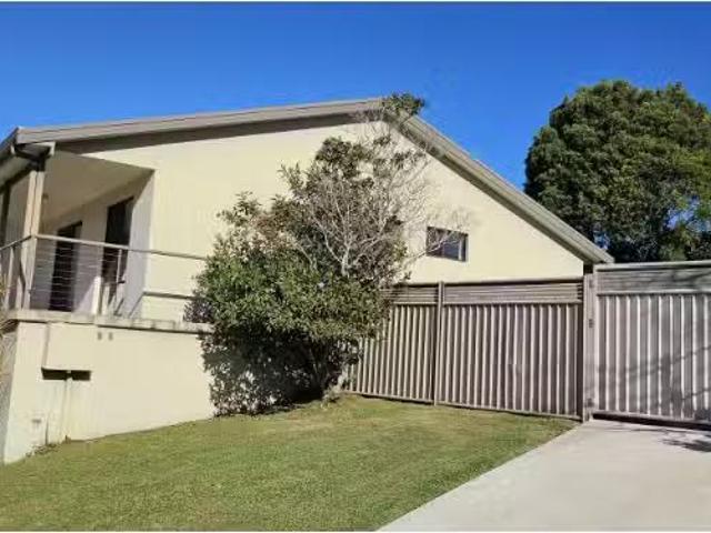 Nice 2 BR 20 Estuary Drive, MOONEE BEACH Apartment for rent L.