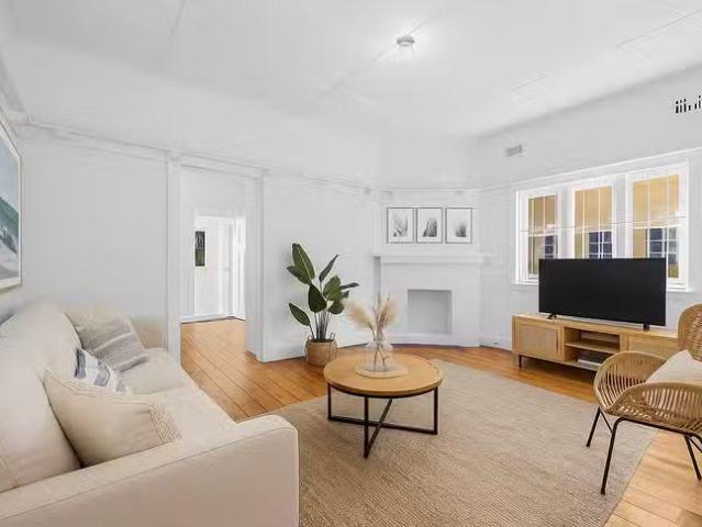 Nice 2 BR 2/119 Glenayr Avenue, Bondi Beach, NSW 2026