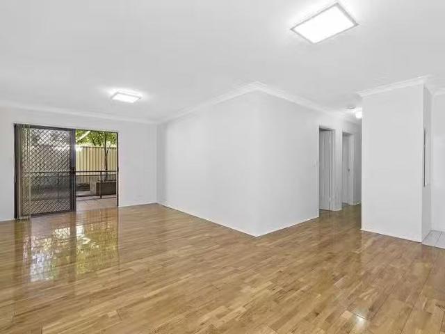 Cozy 2 BR 2/17 19 Henley Road, Homebush West Apartment for ren.