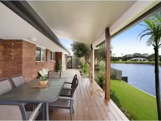 Charming 2 BR 2/14 Edinburg Court, Pottsville Townhouse for re.